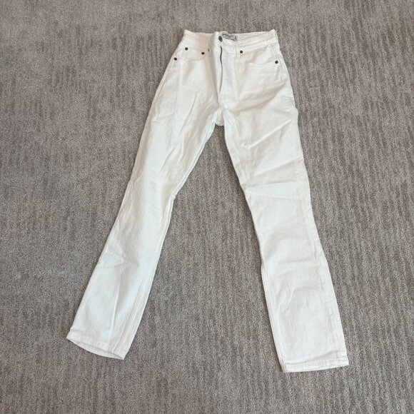 Abercrombie and Fitch white jeans  Ultra High Rise 90s Slim Straight Jean - Picture 4 of 6
